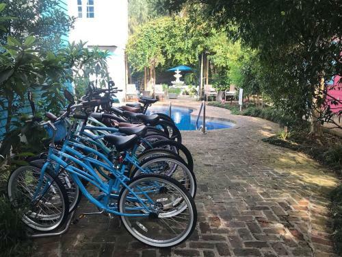 Apartamentos 5 Br - Sleeps 8! Steps From Bourbon Street!