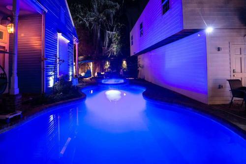 Apartamentos 5 Br - Sleeps 8! Steps From Bourbon Street!