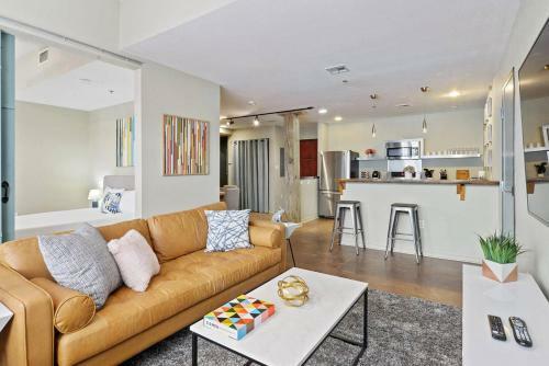 Apartamento Three-bedroom, Two-bath Industrial Apt In Nola C.b.d.