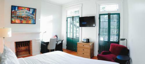 Royal Frenchmen Hotel And Bar
