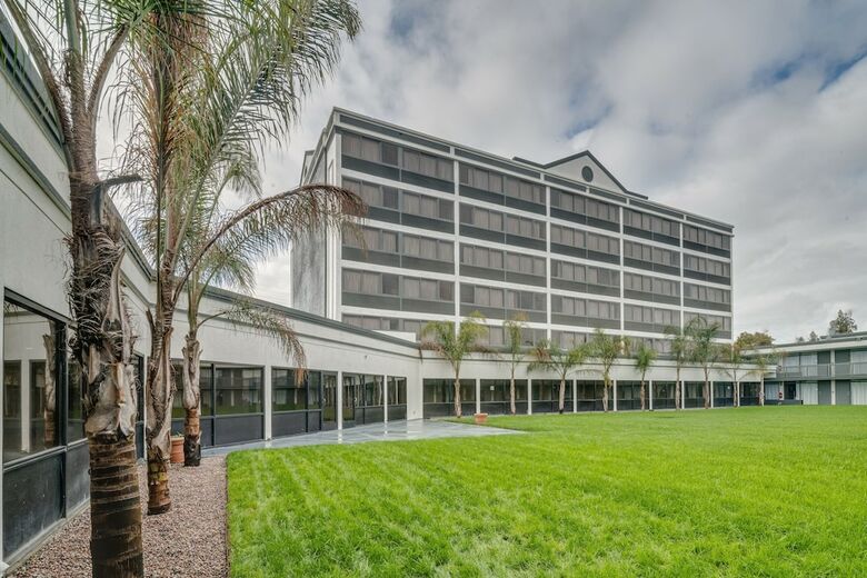 Radisson Hotel Oakland Airport