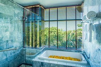 Hotel Chalong Chalet Resort & Spa