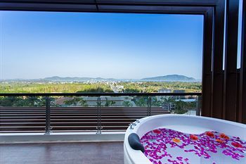 Hotel Chalong Chalet Resort & Spa