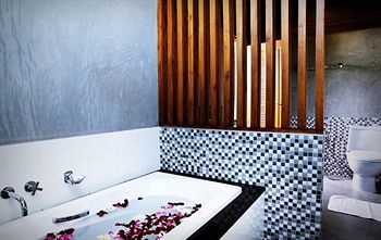 Hotel Chalong Chalet Resort & Spa