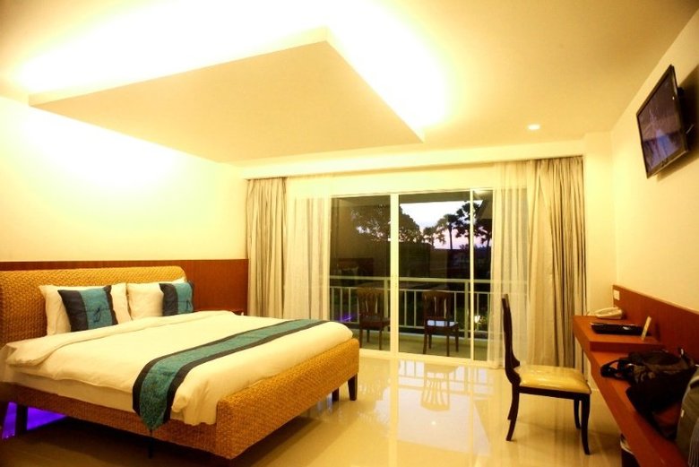 Hotel Chanalai Flora Resort