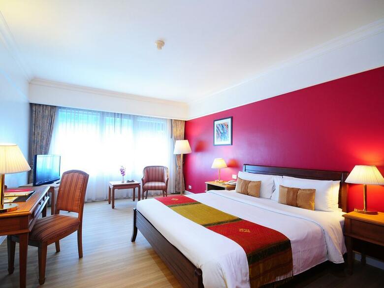 Hotel The Swiss Lodge