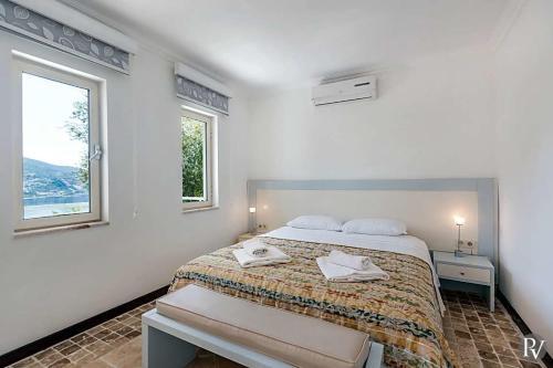 Kalkan Villa Sleeps 10 Pool Air Con Wifi