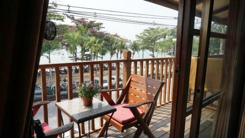 Hotel Jomtien Boathouse