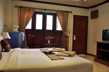 Hotel Baan Chayna Lounge Resort