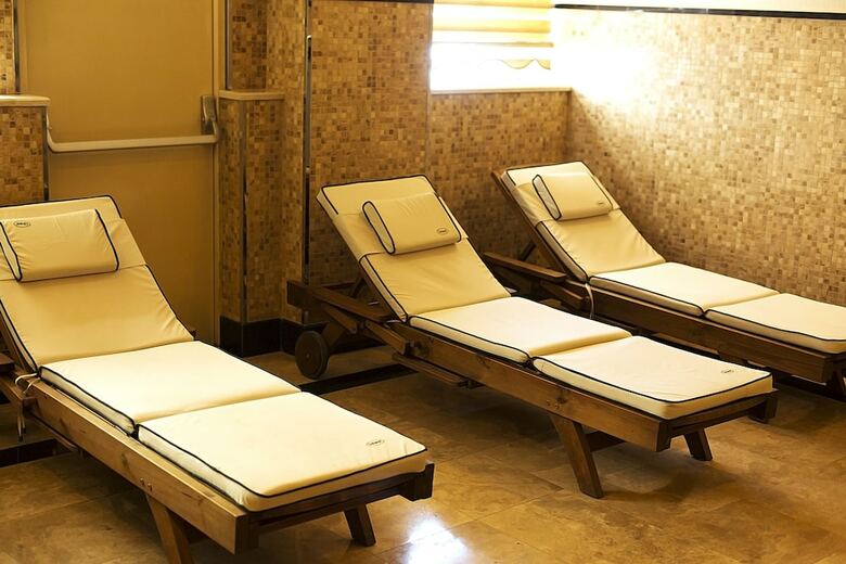 Divan Express Baku Hotel