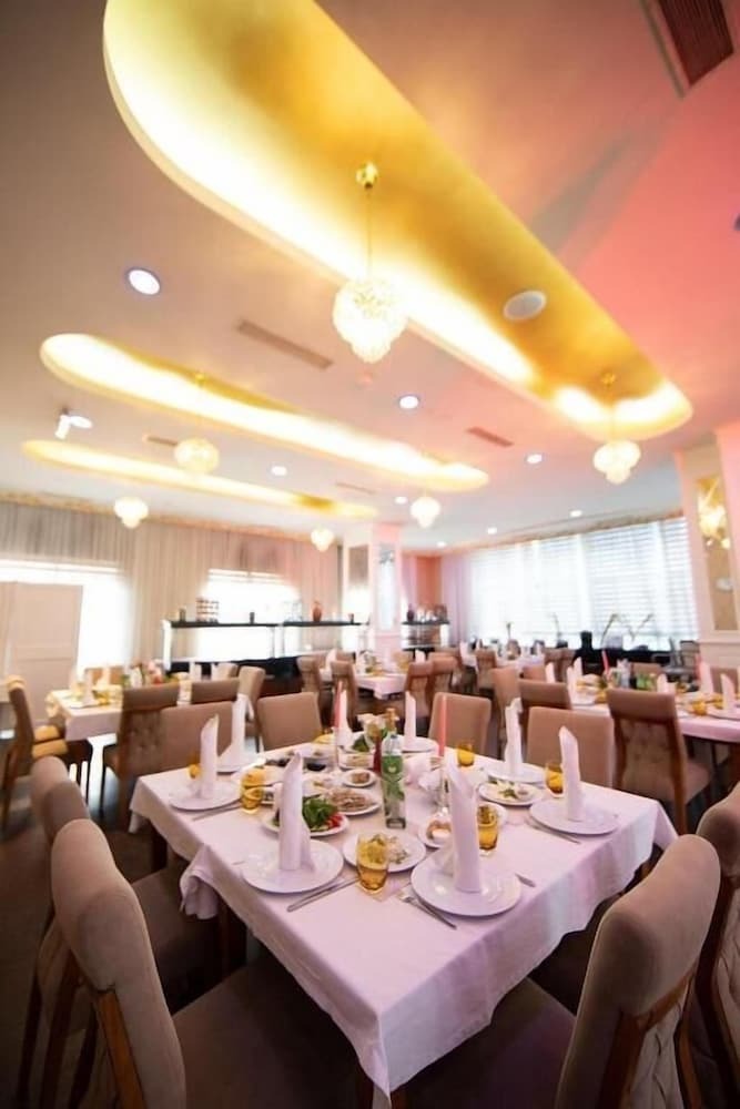 Divan Express Baku Hotel