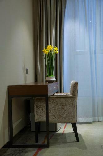 Warm Yes Business Hotel