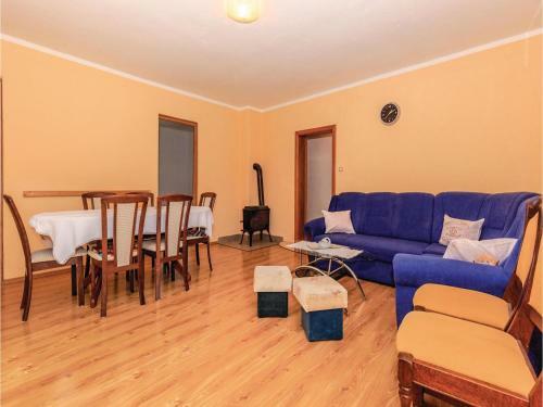Three-bedroom Apartment In Grizane