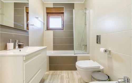 Four-bedroom Holiday Home In Jadreski