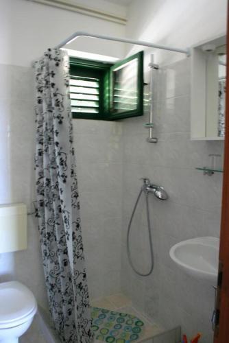 Family Friendly Seaside Apartments Jezera (murter) - 9684