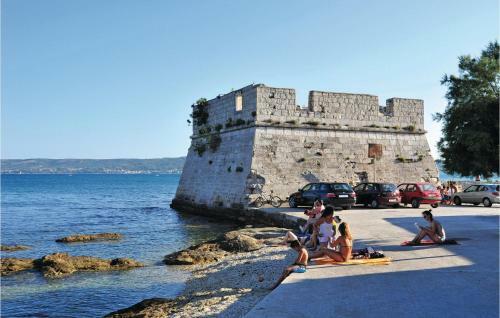 Three-bedroom Holiday Home In Kastel Stafilic