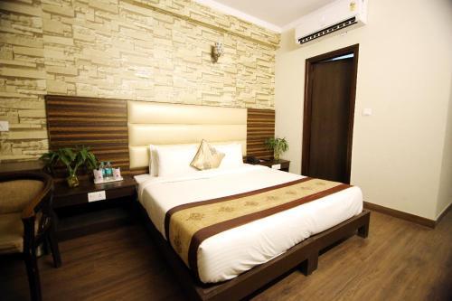 Hotel Rousha Inn
