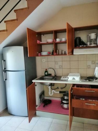 Nikos Apartments
