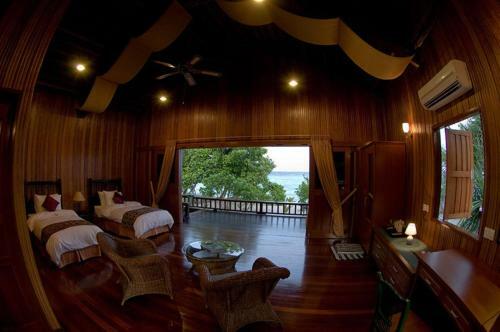 Hotel Pom Pom Island Resort