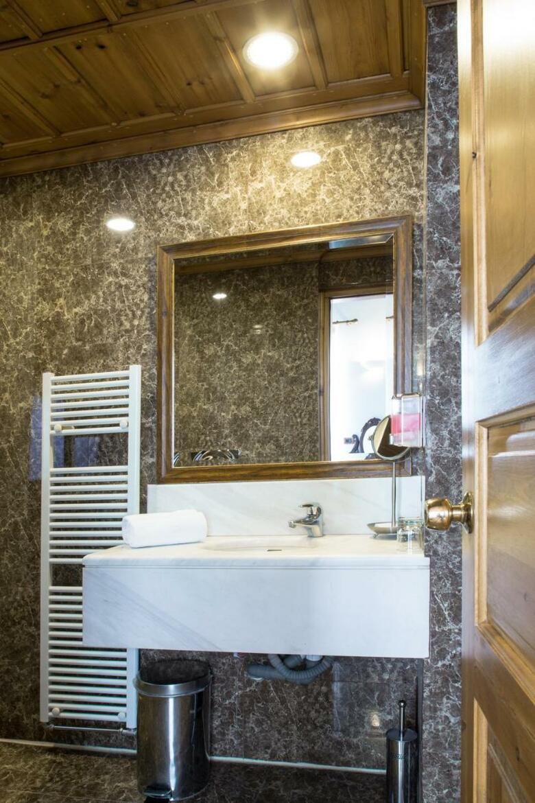 Hostal Kyveli Suites