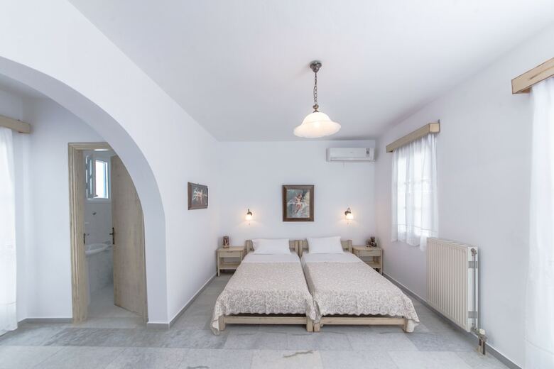 Fragias Studios & Apartments