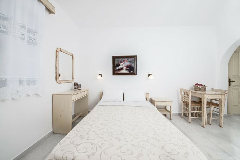 Fragias Studios & Apartments