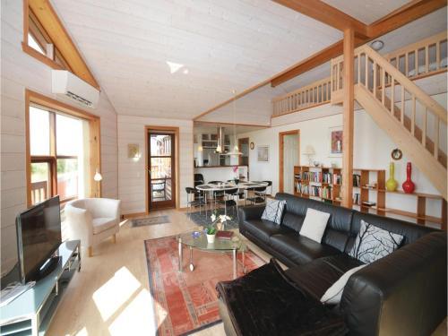 Three-bedroom Holiday Home In Vaggerlose