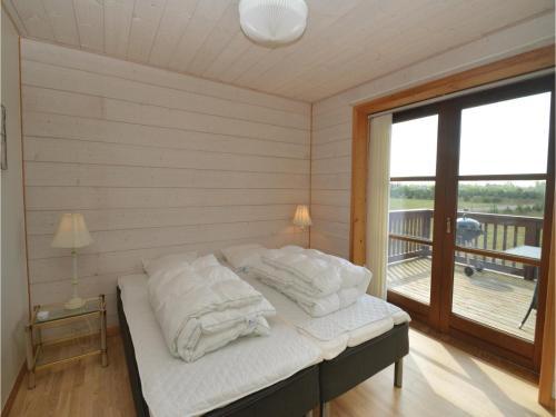 Three-bedroom Holiday Home In Vaggerlose