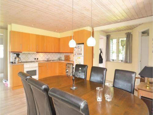 Three-bedroom Holiday Home In Vaggerlose