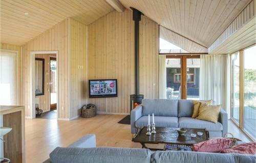 Five-bedroom Holiday Home In Lokken