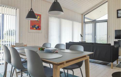 Three-bedroom Holiday Home In Lokken