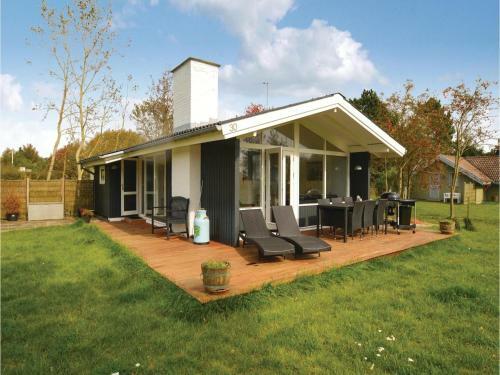 Three-bedroom Holiday Home In Rodby