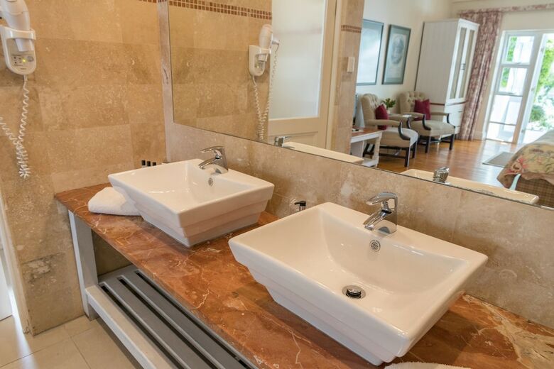 Hostal Ashbourne House Guest House