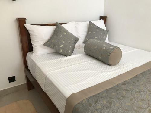 Hostal Royal White Tourist Rest