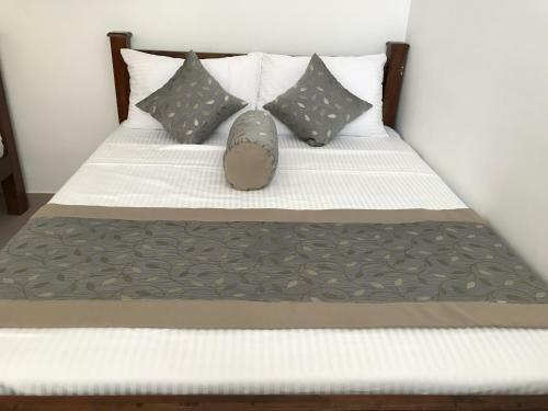 Hostal Royal White Tourist Rest