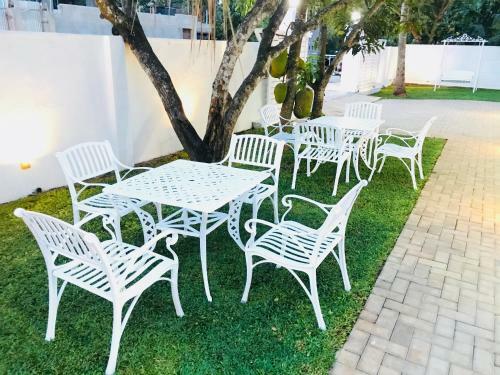 Hostal Royal White Tourist Rest