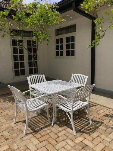 Hostal Royal White Tourist Rest