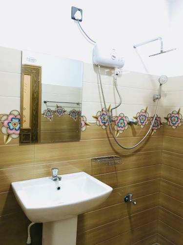 Hostal Royal White Tourist Rest
