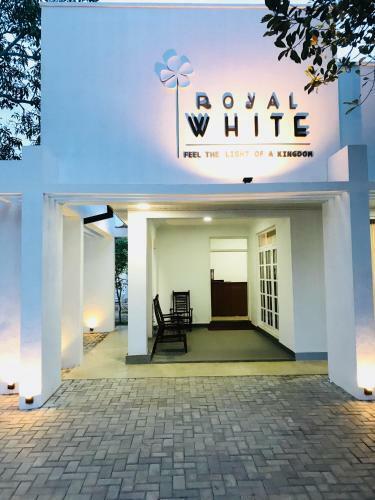 Hostal Royal White Tourist Rest
