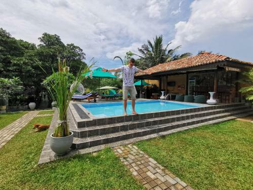 Hotel Nature Cabanas & Floating Restaurant