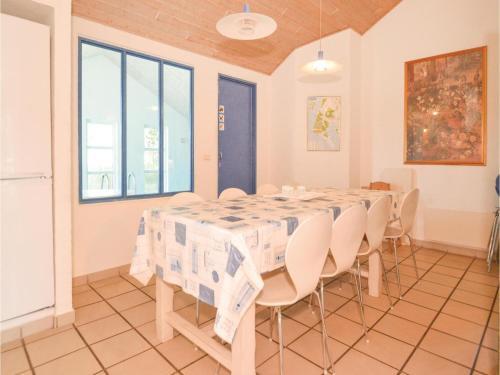 Five-bedroom Holiday Home In Blavand