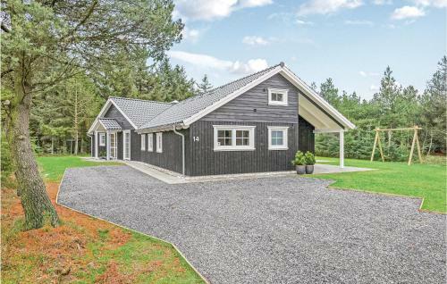 Six-bedroom Holiday Home In Blavand