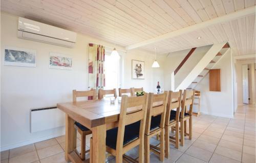 Four-bedroom Holiday Home In Blavand