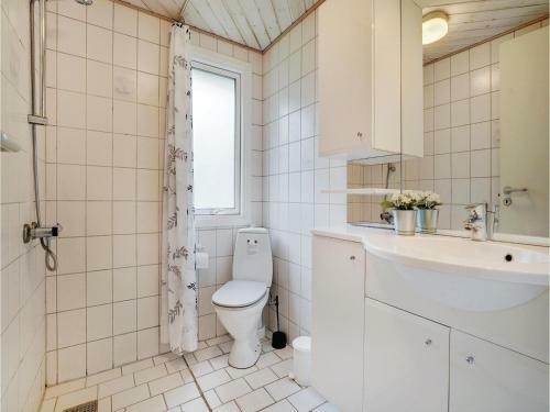 Five-bedroom Holiday Home In Blavand