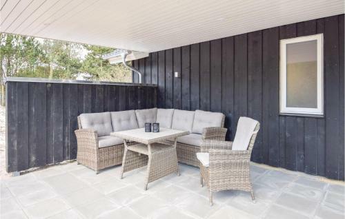 Five-bedroom Holiday Home In Blavand