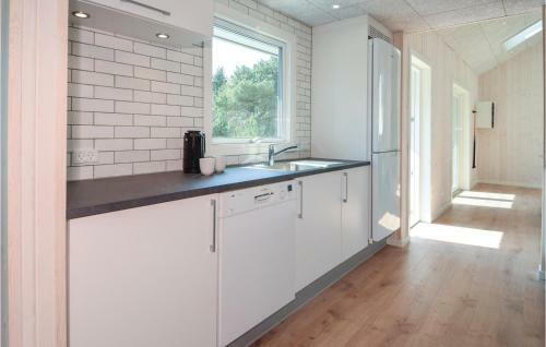 Five-bedroom Holiday Home In Blavand