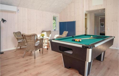 Five-bedroom Holiday Home In Blavand