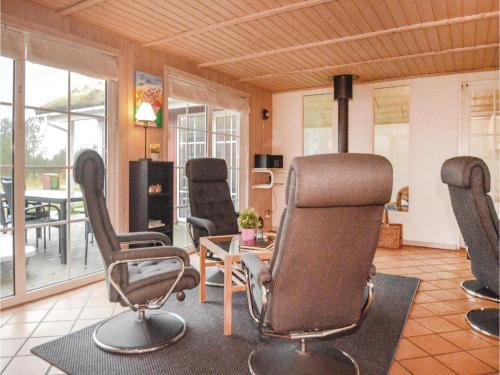 Six-bedroom Holiday Home In Blavand