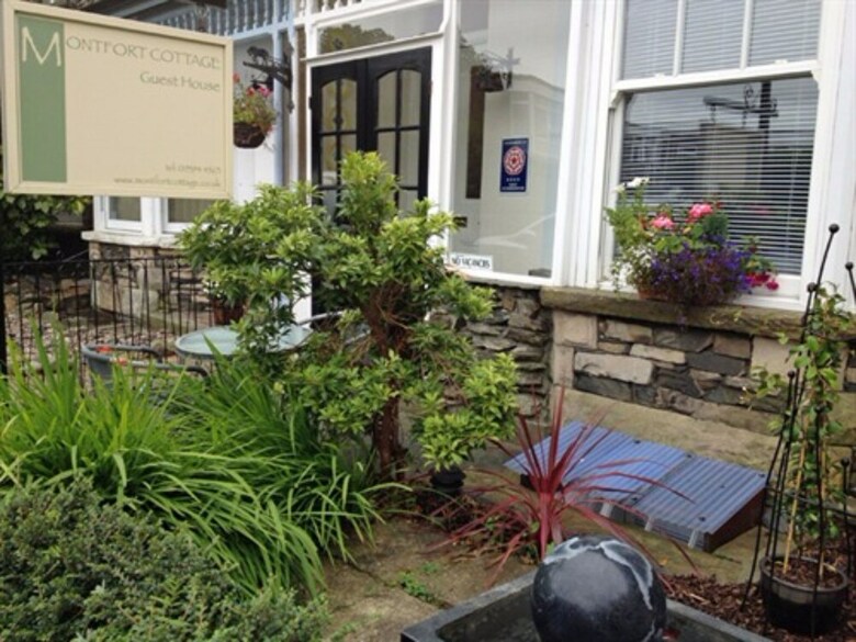 Hostal Montfort Cottage Guest House