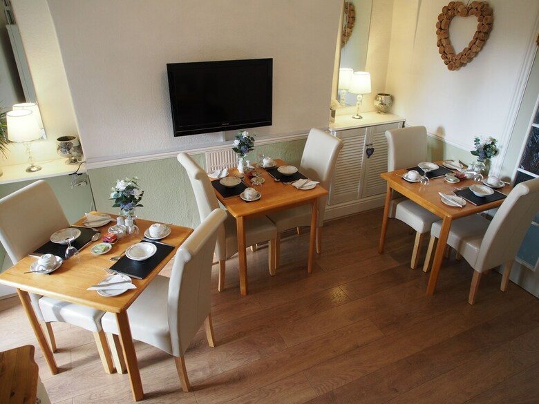Hostal Montfort Cottage Guest House